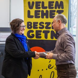 Ünnepélyes keretek közt átveszik a VLB kártyákat a Békéscsabai Szakképzési Centrum tagiskoláinak képviselői